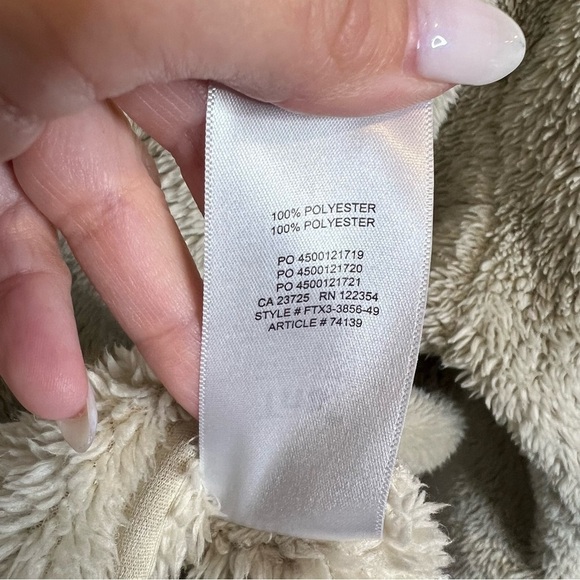 ❄️ Aritzia Tna Fuzzy Zip Up - Picture 3 of 7